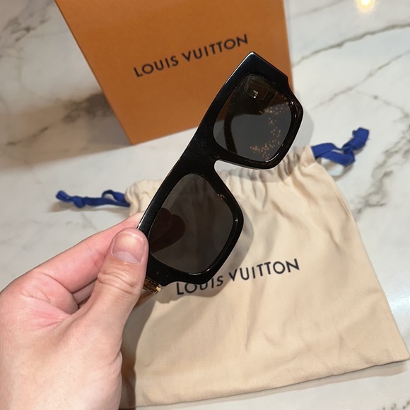 LV Link Square Sunglasses - Picture 11 of 17